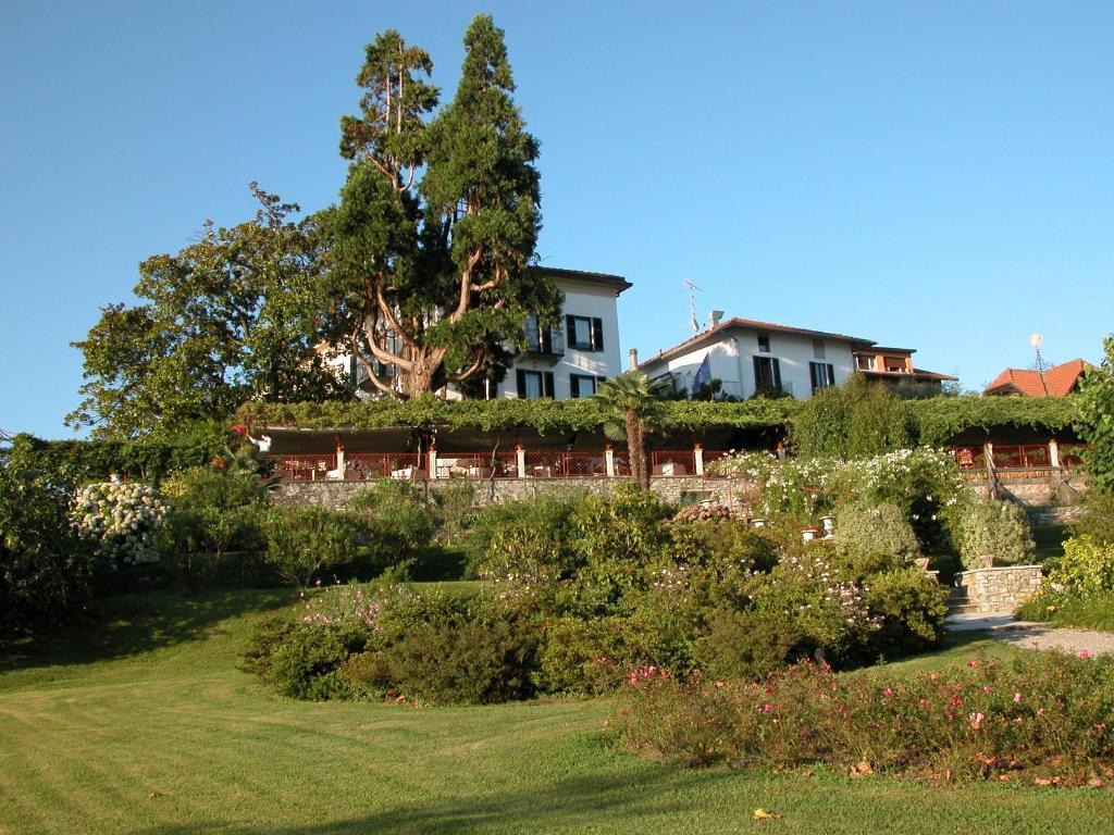 Il Sole Di Ranco Hotel Exterior photo