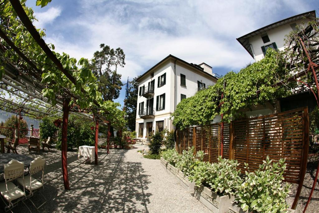 Il Sole Di Ranco Hotel Exterior photo