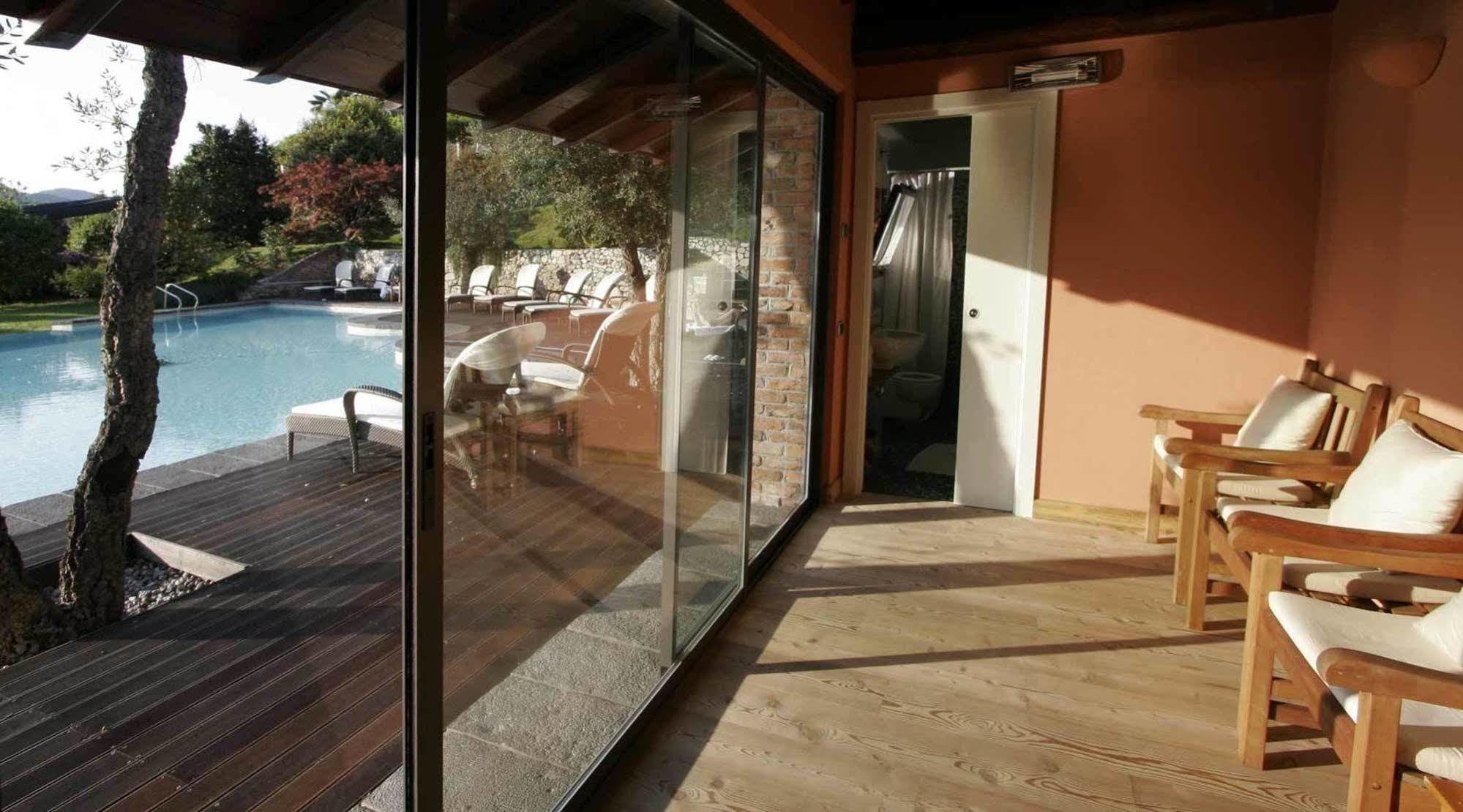 Il Sole Di Ranco Hotel Exterior photo